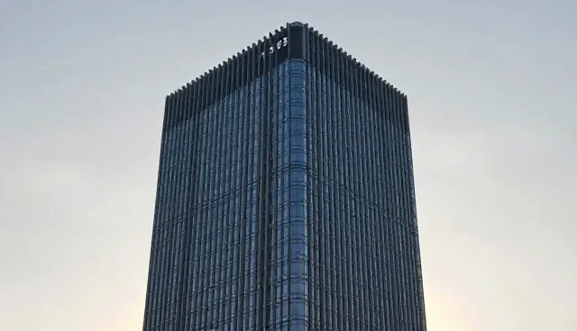 标准型官网建设中如何确保网络稳定性？